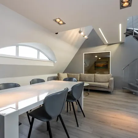 Penthouse With Terrace Appartement *