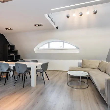 아파트 Penthouse With Terrace 리가
