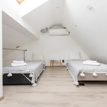 아파트 Penthouse With Terrace